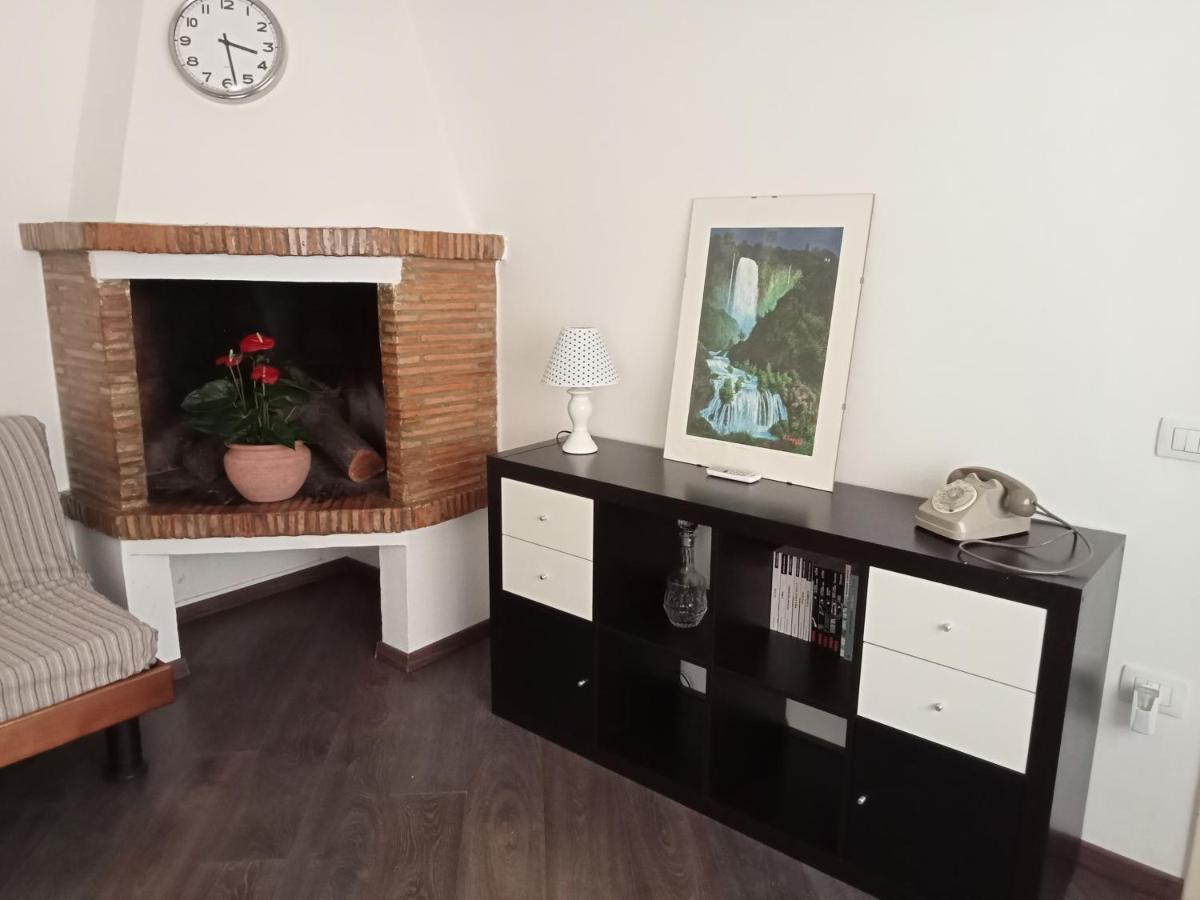 Casa Sofia - Appartamento Con Parcheggio Riservato Terni Dış mekan fotoğraf